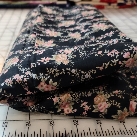 VTG POLISHED APPLE FLORAL CONCORD FABRIC COTTON/POLYESTER 5 1/2 YARDS 45"WIDE - Picture 3 of 6